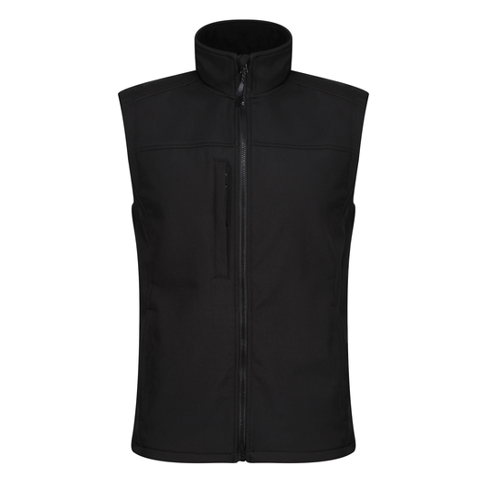 TRA788 00F All Black softshell 270 GSM, frente, fondo blanco